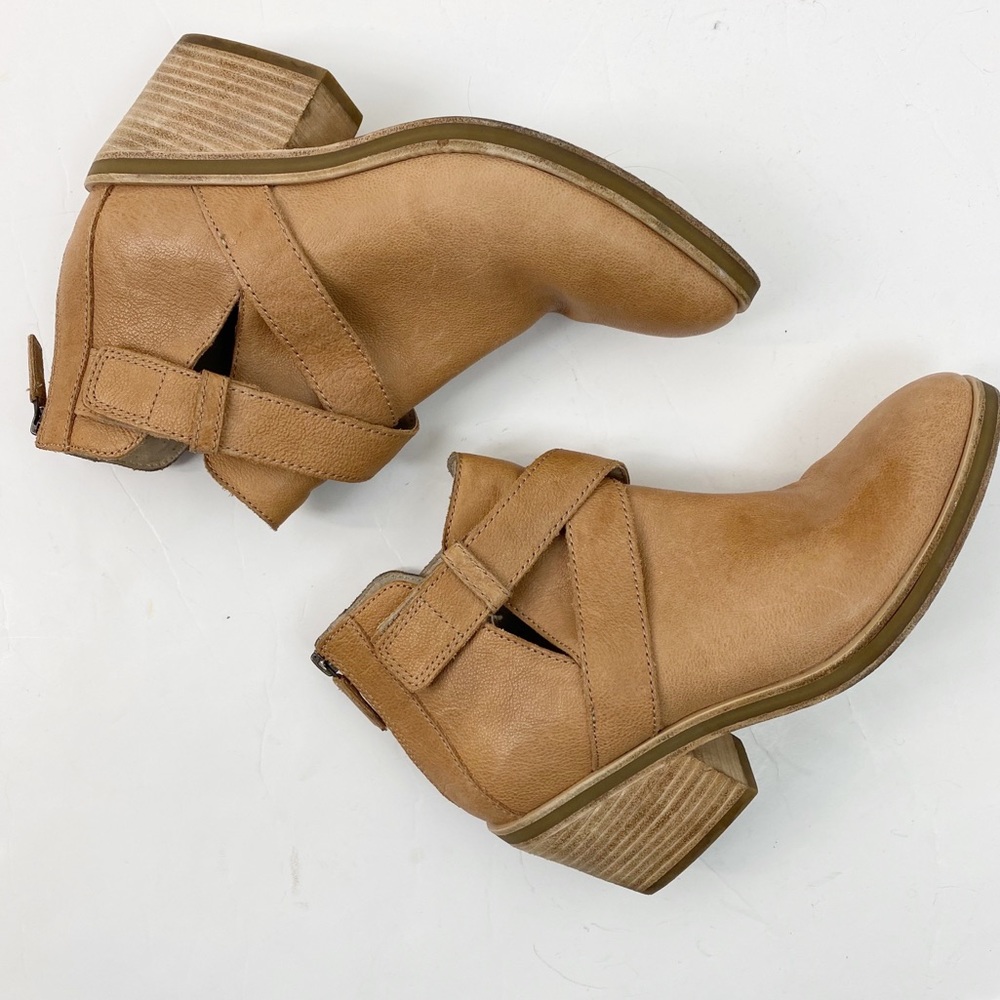 EILEEN FISHER Ives tan ankle booties